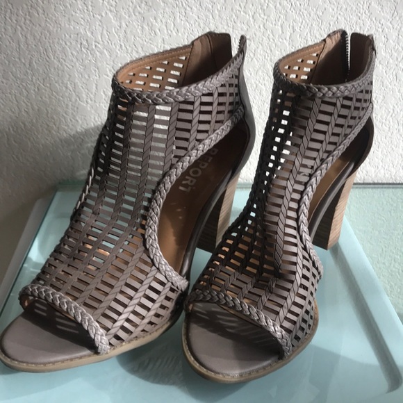 Heels - Picture 2 of 2